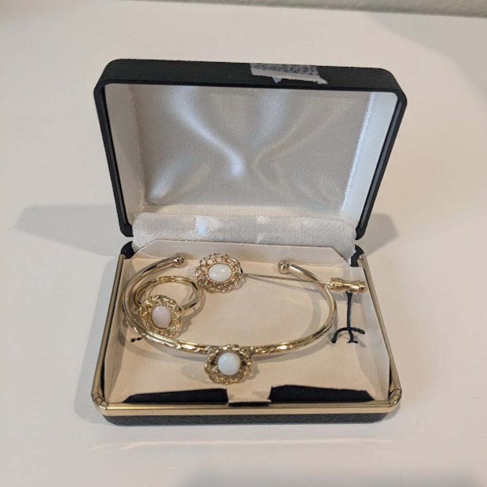 Vintage white and gold jewelry set, bracelet, brooch, ring, costume jewelry